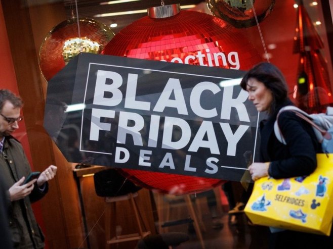 Црни петак (фото: EPA/TOLGA AKMEN - илустрација) Црни петак (фото: EPA/TOLGA AKMEN - илустрација) -