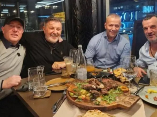 Фотографија Насера Орића и Аце Лукаса (фото: glassrpske.com) Фотографија Насера Орића и Аце Лукаса (фото: glassrpske.com) -