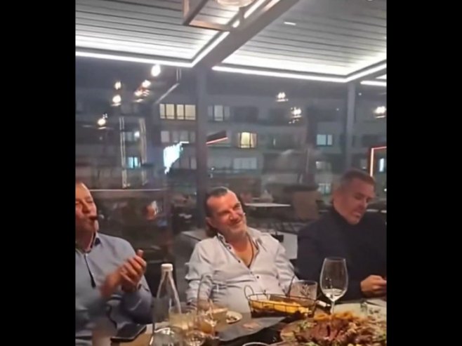 Аца Лукас и Насер Орић (фото: x.com/undfikro/screenshot) Аца Лукас и Насер Орић (фото: x.com/undfikro/screenshot) -