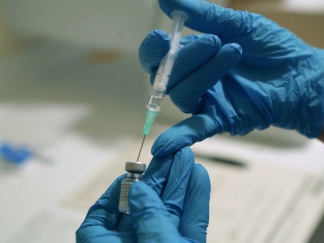 Вакцина (Фото: EPA/Owen Humphreys, илустрација) Вакцина (Фото: EPA/Owen Humphreys, илустрација) -