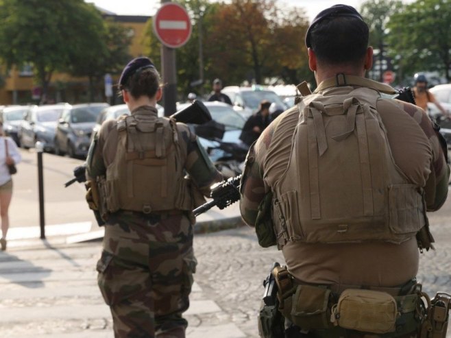 Француски војници (фото: EPA/TERESA SUAREZ) Француски војници (фото: EPA/TERESA SUAREZ) -