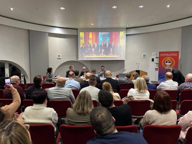 У Штутгарту трибина о Дејтонском споразуму У Штутгарту трибина о Дејтонском споразуму - Фото: Уступљена фотографија