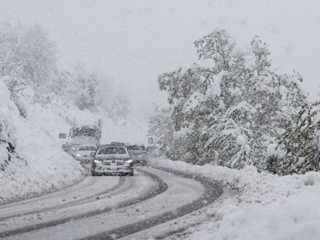 Сњежне падавине (фото: EPA/ALESSANDRO DELLA VALLE) Сњежне падавине (фото: EPA/ALESSANDRO DELLA VALLE) -