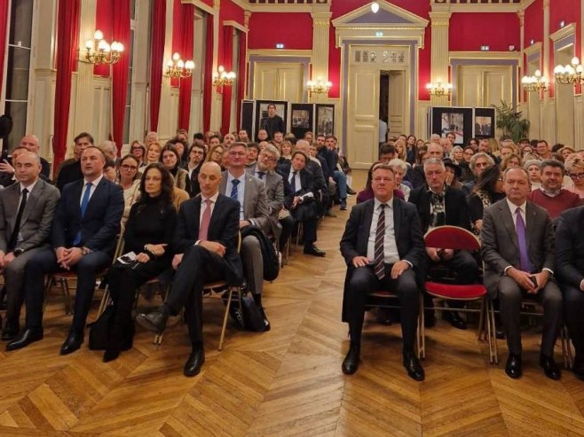 Округли сто у Паризу Округли сто у Паризу - Фото: СРНА