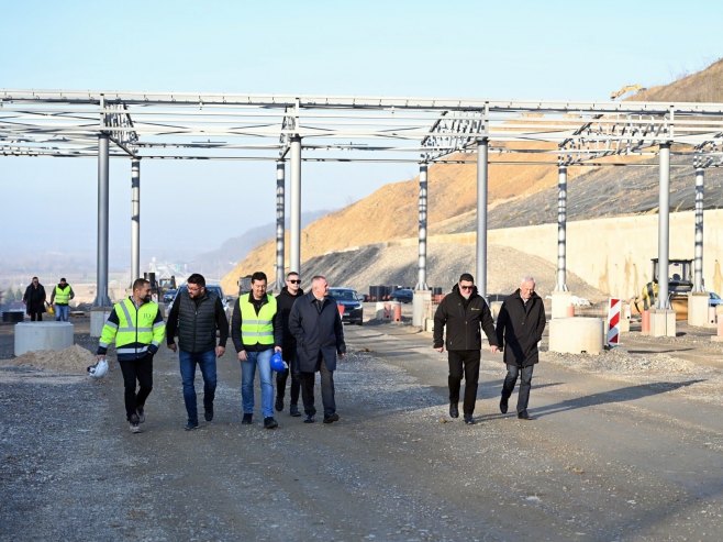 Вишковић обишао "Добојску обилазницу" (фото: Аутопутеви Републике Српске) Вишковић обишао "Добојску обилазницу" (фото: Аутопутеви Републике Српске) -