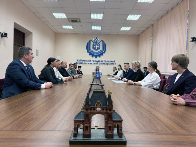 Делегација Омладинског савјета Српске у посјети Краснодару Делегација Омладинског савјета Српске у посјети Краснодару - Фото: СРНА