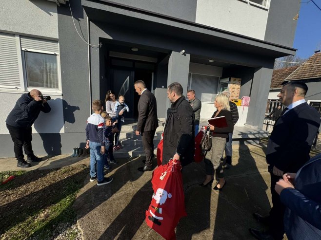 Минић посјетио породицу Пејић Минић посјетио породицу Пејић - Фото: РТРС