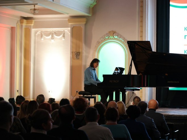 У Банском двору наступио мађарски пијаниста Ђерђ Оравец У Банском двору наступио мађарски пијаниста Ђерђ Оравец