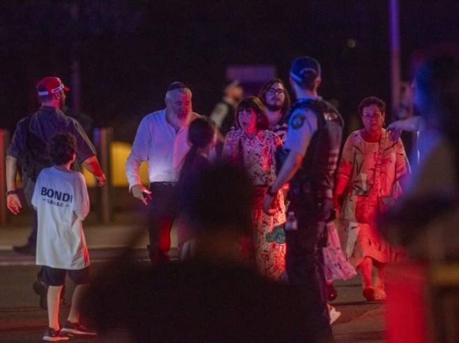 Пуцњава у Сиднеју (фото: EPA/JEREMY PIPER AUSTRALIA AND NEW ZEALAND OUT) Пуцњава у Сиднеју (фото: EPA/JEREMY PIPER AUSTRALIA AND NEW ZEALAND OUT) -