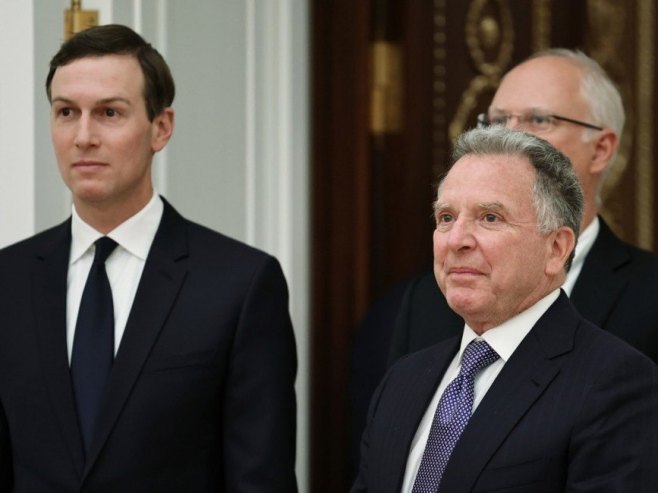 Стив Виткоф и Џаред Кушнер (Фото: EPA/ALEXANDER KAZAKOV / SPUTNIK / KREMLIN POOL MANDATORY CREDIT) Стив Виткоф и Џаред Кушнер (Фото: EPA/ALEXANDER KAZAKOV / SPUTNIK / KREMLIN POOL MANDATORY CREDIT) -