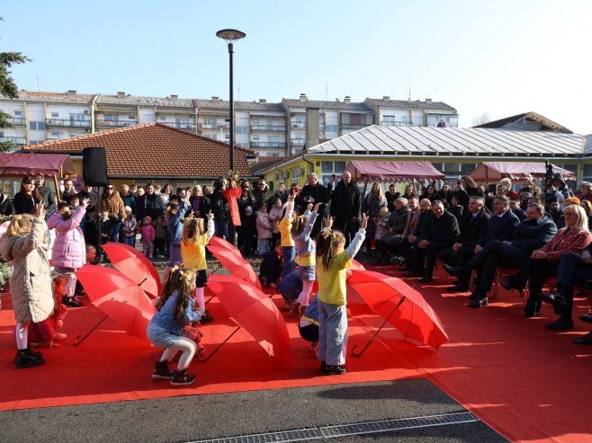 Свечано отварање вртића у Дервенти Свечано отварање вртића у Дервенти - Фото: ZIPAPHOTO/Borislav Zdrinja