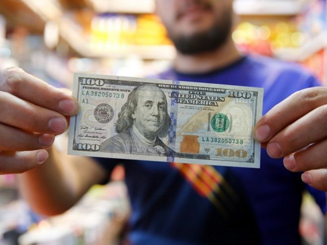 Долар (Фото: EPA/ABEDIN TAHERKENAREH, илустрација) Долар (Фото: EPA/ABEDIN TAHERKENAREH, илустрација) -