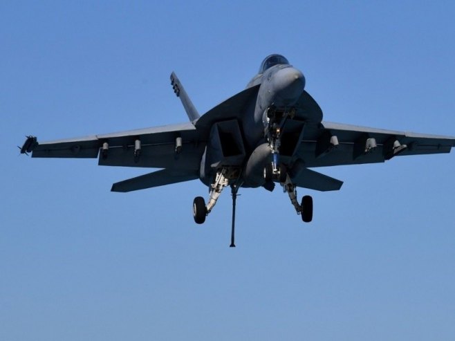 Авион Ф 18 (фото: EPA/DARREN ENGLAND AUSTRALIA AND NEW ZEALAND OUT ) Авион Ф 18 (фото: EPA/DARREN ENGLAND AUSTRALIA AND NEW ZEALAND OUT ) -