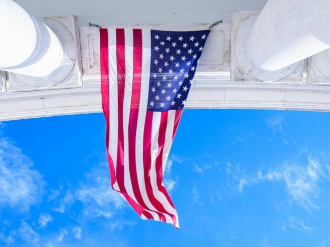 Америчка застава (Фото: EPA/AARON SCHWARTZ) Америчка застава (Фото: EPA/AARON SCHWARTZ) -