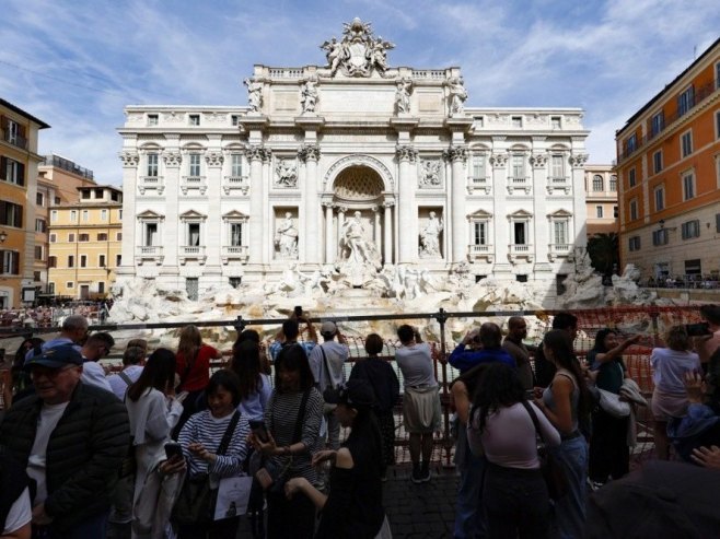 Рим - Фонтана Ди Треви (Фото: EPA/FABIO FRUSTACI) Рим - Фонтана Ди Треви (Фото: EPA/FABIO FRUSTACI) -