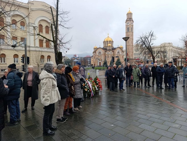 Полагање вијенаца Полагање вијенаца - Фото: РТРС
