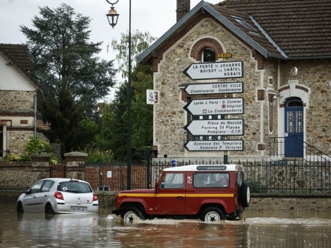 Француска, поплаве (фото: EPA/YOAN VALAT - илустрација) Француска, поплаве (фото: EPA/YOAN VALAT - илустрација) -