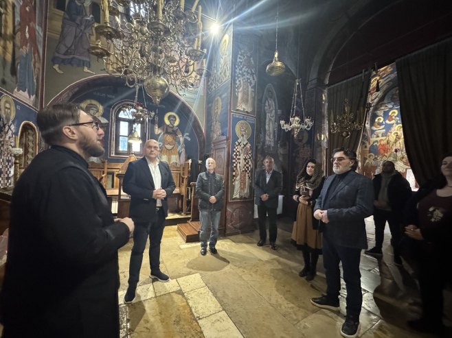 Делегација из Србије уручила помоћ манастирима Драговић и Крка Делегација из Србије уручила помоћ манастирима Драговић и Крка