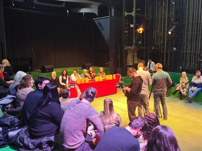 У НПРС промовисана едиција драмских дјела "Позориште код куће" (ВИДЕО) У НПРС промовисана едиција драмских дјела "Позориште код куће" (ВИДЕО)