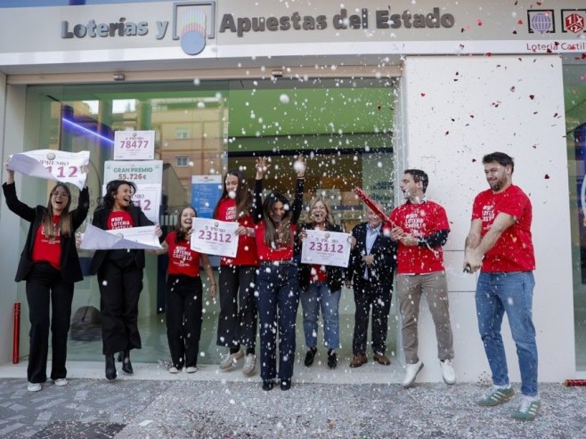 Шпанска божићна лутрија (фото: EPA/MANUEL BRUQUE) Шпанска божићна лутрија (фото: EPA/MANUEL BRUQUE) -