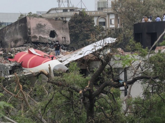 Пад авиона (фото: EPA/RAJAT GUPTA - илустрација) Пад авиона (фото: EPA/RAJAT GUPTA - илустрација) -