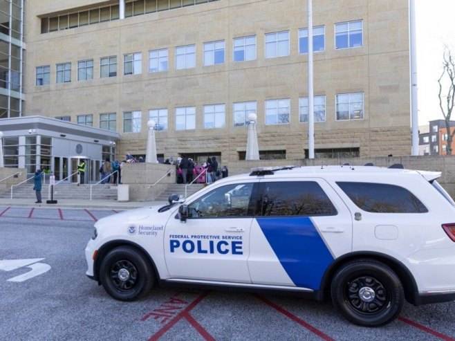 Полиција (фото: EPA/SHAWN THEW) Полиција (фото: EPA/SHAWN THEW) -