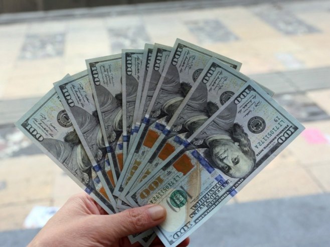 Долар (фото: EPA/ABEDIN TAHERKENAREH - илустрација) Долар (фото: EPA/ABEDIN TAHERKENAREH - илустрација) -