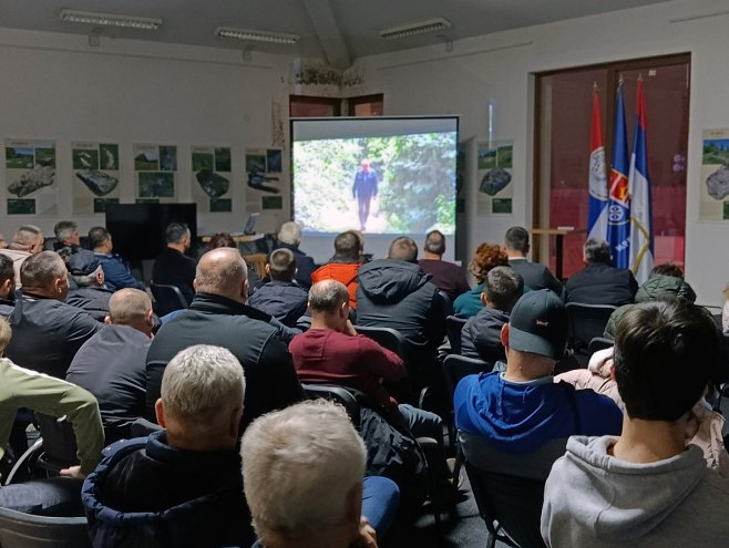 Приказан филм и представљена књига о 65. заштитном моторизованом пуку Приказан филм и представљена књига о 65. заштитном моторизованом пуку
