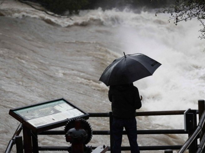 Поплаве (фото: EPA/Jesus Diges) Поплаве (фото: EPA/Jesus Diges) -