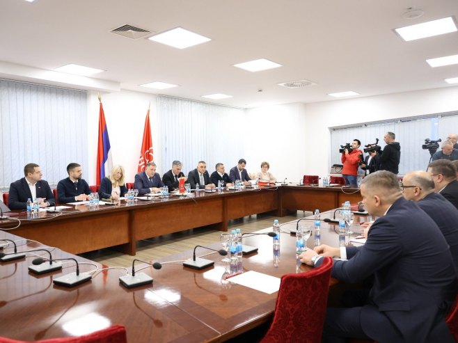 Састанак владајуће коалиције Састанак владајуће коалиције - Фото: ZIPAPHOTO/Borislav Zdrinja