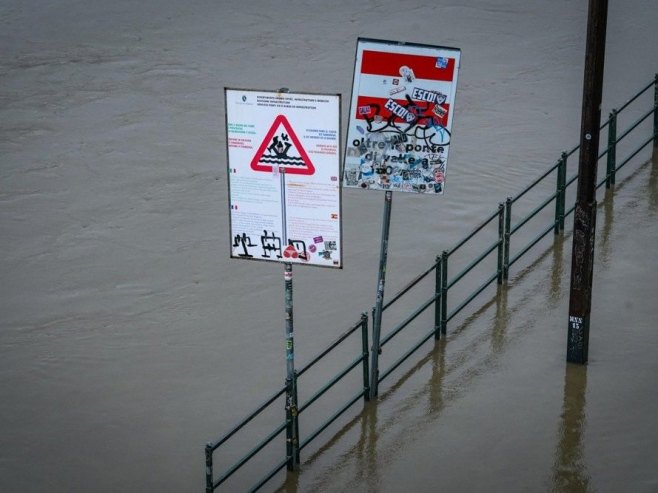 Критичан ниво ријека у Италији (Фото: EPA/TINO ROMANO) Критичан ниво ријека у Италији (Фото: EPA/TINO ROMANO) -