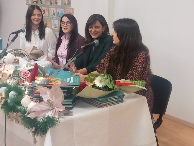 Требиње: Промовисана збирка пјесама за дјецу "Весела азбука животиња" Требиње: Промовисана збирка пјесама за дјецу "Весела азбука животиња"