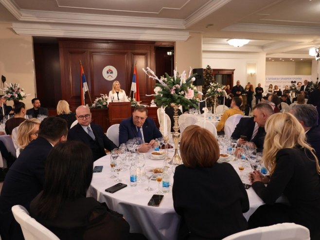 Цвијановић: Поносна сам на све што смо урадили у протеклих 16 година (ВИДЕО) Цвијановић: Поносна сам на све што смо урадили у протеклих 16 година (ВИДЕО)