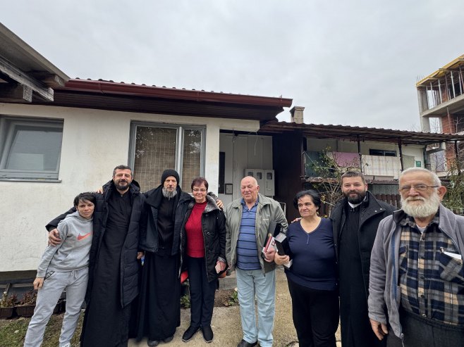 Митрополит Димитрије уручио помоћ патријарха Порфирија Јабланици и Коњицу Митрополит Димитрије уручио помоћ патријарха Порфирија Јабланици и Коњицу