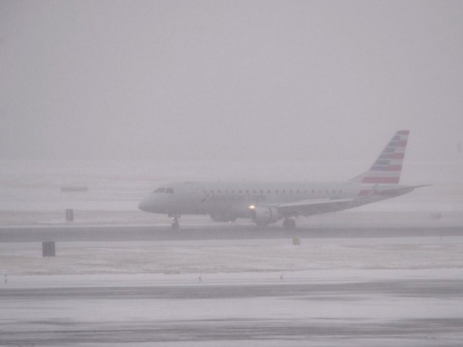 Авион (фото: EPA/ERIK S. LESSER - илустрација) Авион (фото: EPA/ERIK S. LESSER - илустрација) -