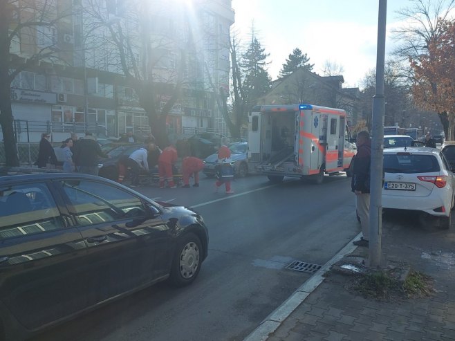 Аутомобилом ударио пјешака у Бањалуци (ФОТО) Аутомобилом ударио пјешака у Бањалуци (ФОТО)