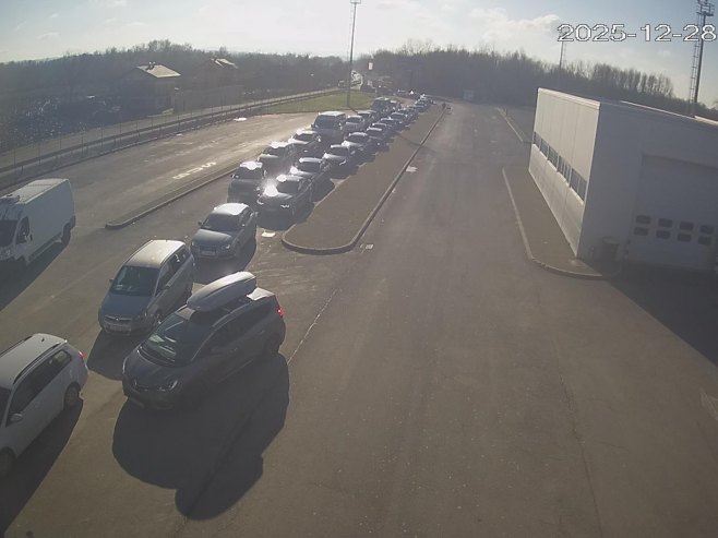 Дуге колоне возила на ГП Градишка и Градина у оба смјера Дуге колоне возила на ГП Градишка и Градина у оба смјера