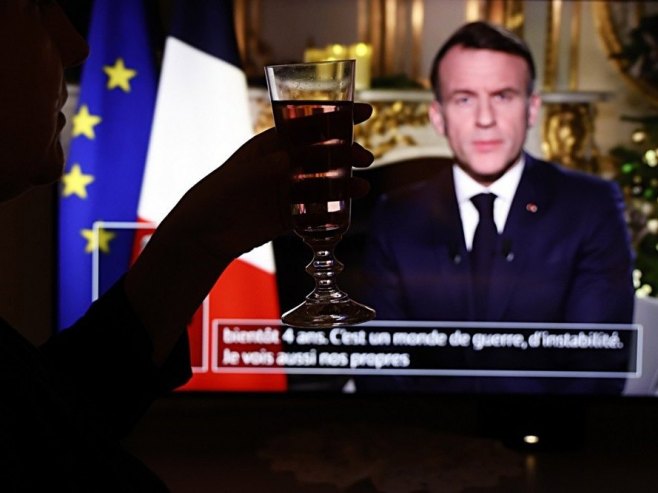 Емануел Макрон (фото: EPA/SEBASTIEN NOGIER) Емануел Макрон (фото: EPA/SEBASTIEN NOGIER) -