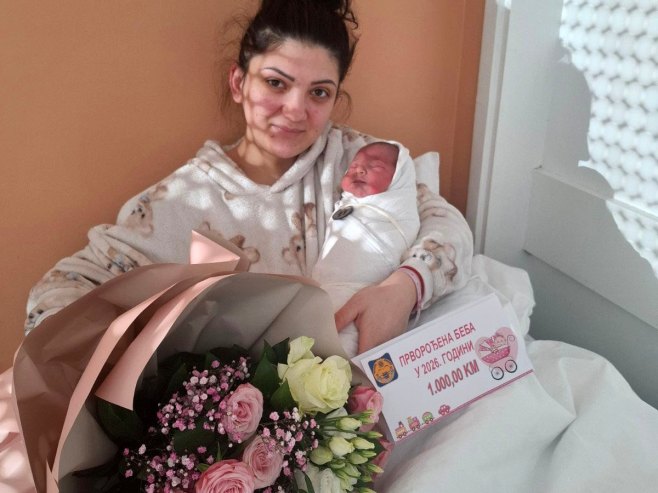 Мајка Душана Босанчић и прворођена беба Мајка Душана Босанчић и прворођена беба - Фото: СРНА