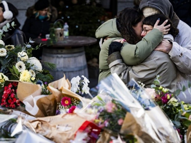 Несрећа у Швајцарској (Фото: EPA/JEAN-CHRISTOPHE BOTT) Несрећа у Швајцарској (Фото: EPA/JEAN-CHRISTOPHE BOTT) -