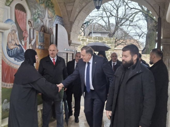 Милорад Додик стигао је у Мркоњиће Милорад Додик стигао је у Мркоњиће - Фото: СРНА