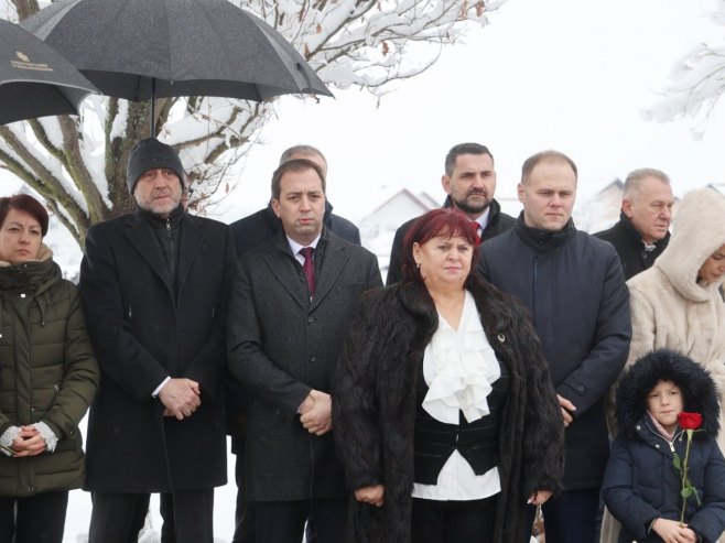 Полагање вијенаца на споменик Милану Јелићу Полагање вијенаца на споменик Милану Јелићу - Фото: Уступљена фотографија