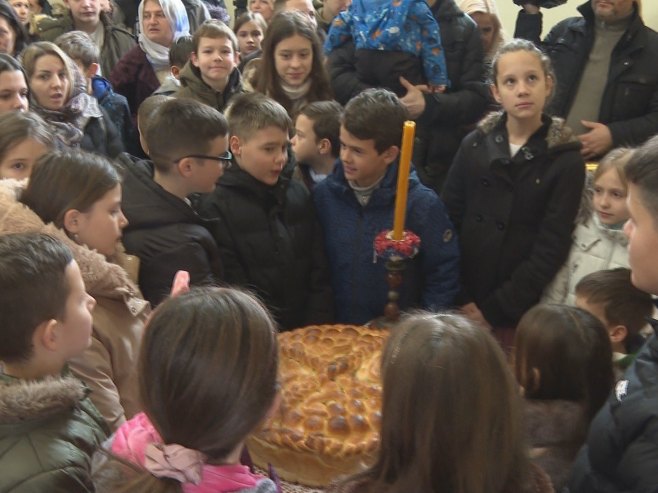 Ломљење чеснице Ломљење чеснице - Фото: РТРС