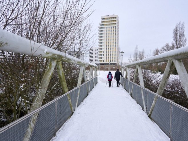 Снијег (Фото: EPA/L. RICO) Снијег (Фото: EPA/L. RICO) -