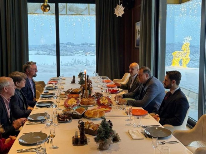 Додик уприличио божићни ручак са Родом Благојевићем Додик уприличио божићни ручак са Родом Благојевићем -