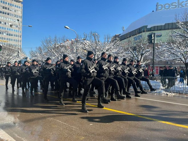 Проба дефилеа поводом Дана Републике Проба дефилеа поводом Дана Републике - Фото: РТРС