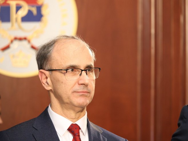 Мацут: Стабилна макроекономија и цијене, а просјечна јануарска плата 1.009 евра Мацут: Стабилна макроекономија и цијене, а просјечна јануарска плата 1.009 евра