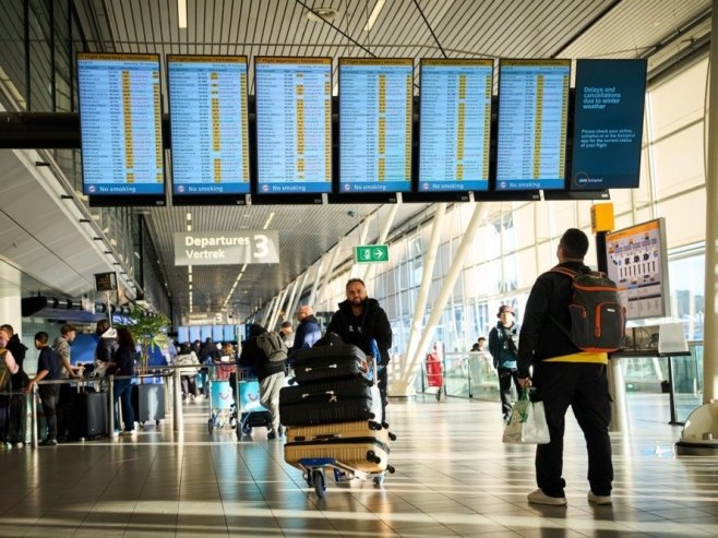 Аеродроми широм Европе затворени због леденог времена, летови поремећени Аеродроми широм Европе затворени због леденог времена, летови поремећени