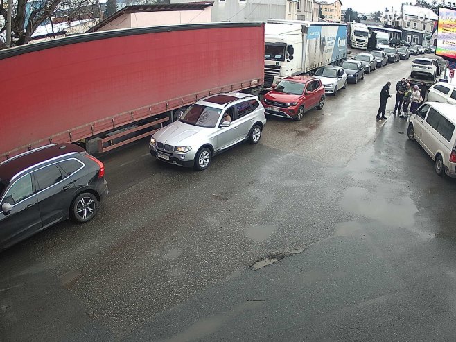 Чекања на граничним прелазима Градишка и Доња Градина Чекања на граничним прелазима Градишка и Доња Градина