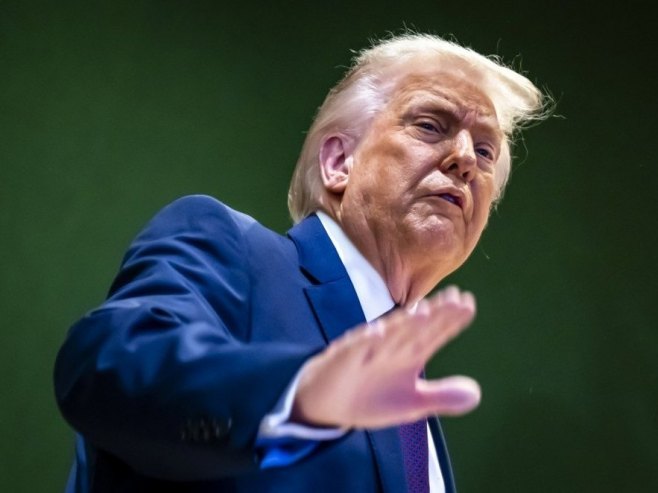 Доналд Трамп (Фото: EPA/LAURENT GILLIERON, илустрација) Доналд Трамп (Фото: EPA/LAURENT GILLIERON, илустрација) -